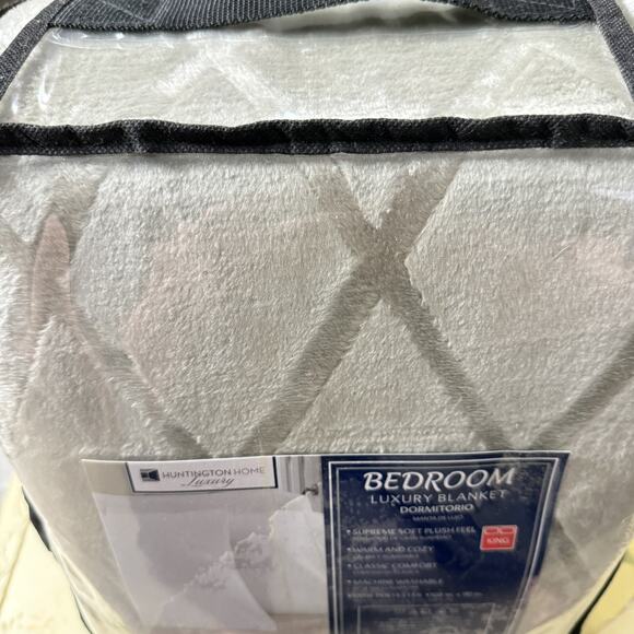 Luxurious Huntington Home King Gray Green Blanket Super Soft 100% Polyester NEW - Picture 2 of 10